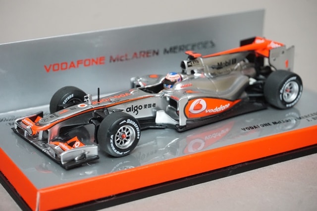 1:43 MINICHAMPS 533104301 Vodafone McLaren Mercedes MP4-25 2010 #1 J.Button