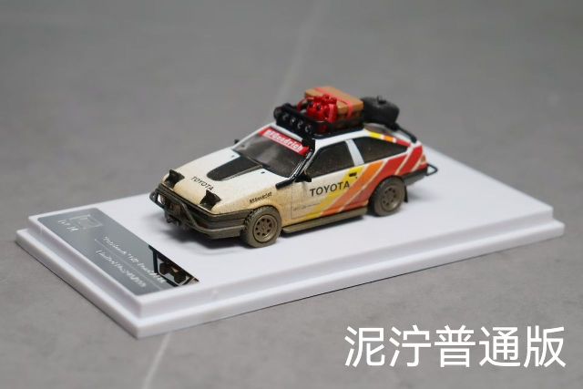 DCM 1:64 AE86 White Red Mud Splash Ver. model car