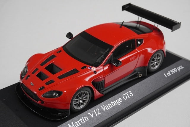 1:43 MINICHAMPS 437121392 Aston Martin V12 Vantage GT3 Red model car