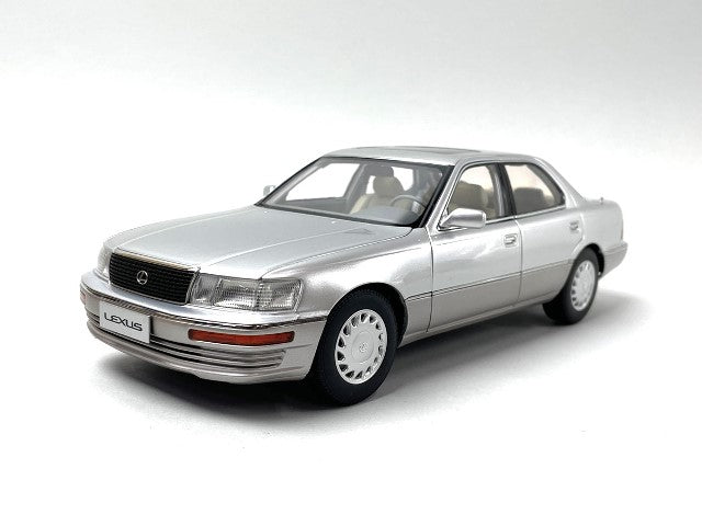 8230811S Xiao Guang MODEL 1:18 Lexus LS400 1993 Silver