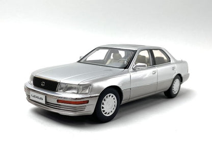 8230811S Xiao Guang MODEL 1:18 Lexus LS400 1993 Silver