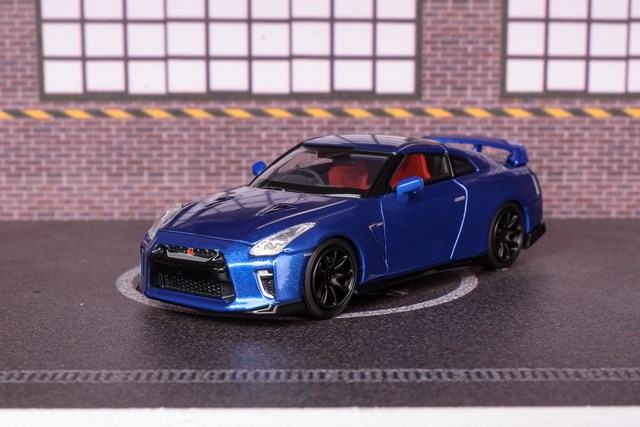 M63513 MOTORHELIX 1:64 Nissan GT-R (R35) Track Edition Bayside