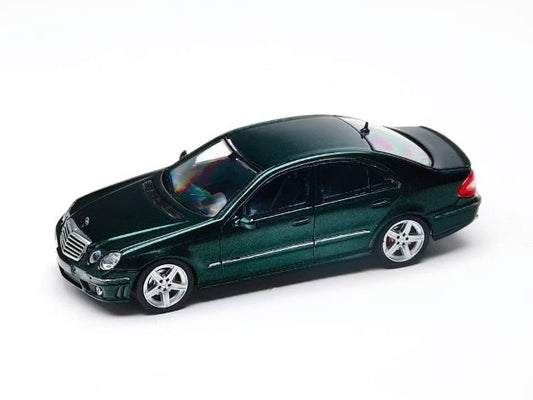 [ Pre-order ] KING MODEL 1:64 E63 AMG W211 British Green