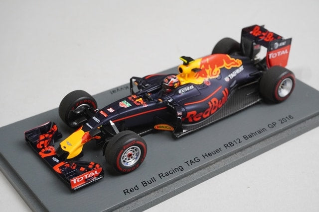1:43 Spark S5008 Red Bull Racing TAG Heuer RB12 Bahrain GP 2016 #26 D. Kvyat model car