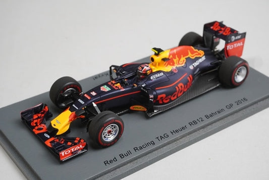1:43 Spark S5008 Red Bull Racing TAG Heuer RB12 Bahrain GP 2016 #26 D. Kvyat model car