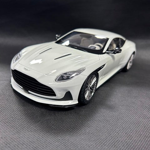 8250628YG XiaoGuang MODEL 1:18 Aston Martin DB12 White Glow in the Dark with Replacement Wheels
