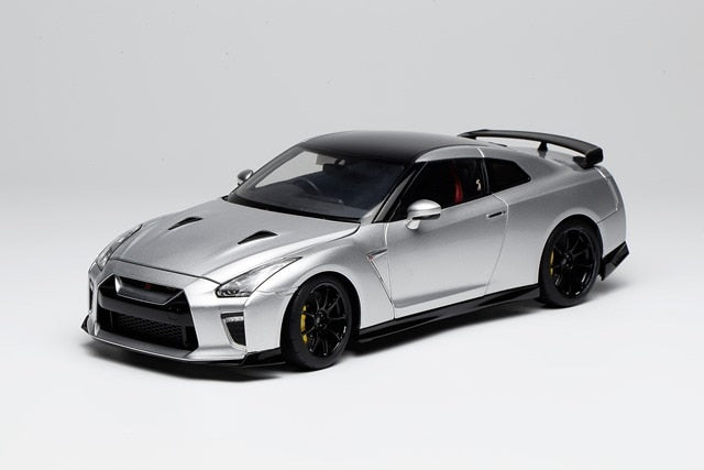 M83517 MOTORHELIX 1:18 Scale Nissan GT-R (R35) Track Edition Engineered By NISMO T-Spec 2022 Ultimate Metal Silver