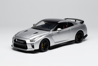 M83517 MOTORHELIX 1:18 Scale Nissan GT-R (R35) Track Edition Engineered By NISMO T-Spec 2022 Ultimate Metal Silver