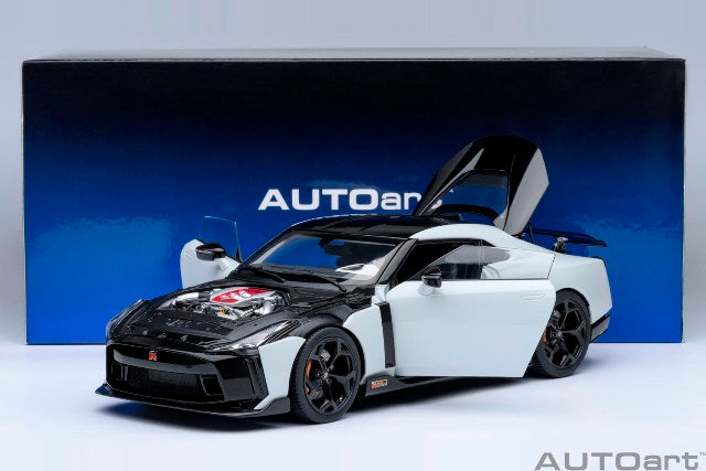 77511 AUTOart 1:18 Nissan GT-R50 by ITALDESIGN Metallic White Black model car