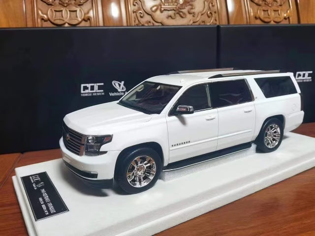 GOC & Vehicle Art 1:18 Chevrolet Suburban White