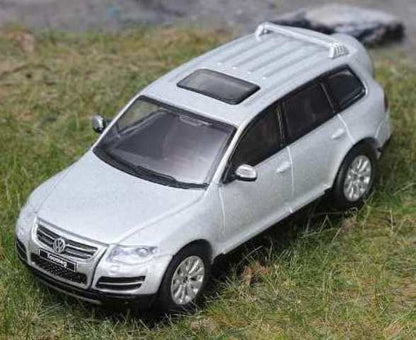 [ Pre-order ] LL-036-208 Shadow Pro 1:64 Volkswagen Touareg MK1 (7L) R50 C/ Silver-LHD