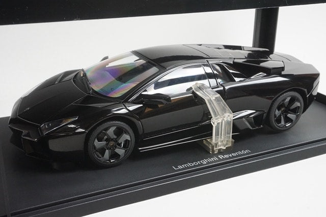 1:18 AUTOart 74592 Lamborghini Reventon Black