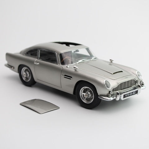 8251033 XiaoGuang MODEL 1:18 Aston Martin DB5 007 / Goldfinger Bond Car model car