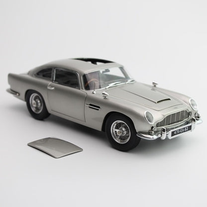 8251033 XiaoGuang MODEL 1:18 Aston Martin DB5 007 / Goldfinger Bond Car model car