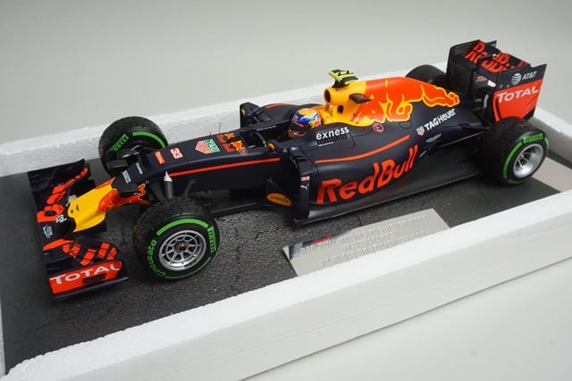 1:18 Minichamps 117161233 Red Bull Racing Tag Heuer RB12 Brazil 3rd 2016 #33 M. Verstappen