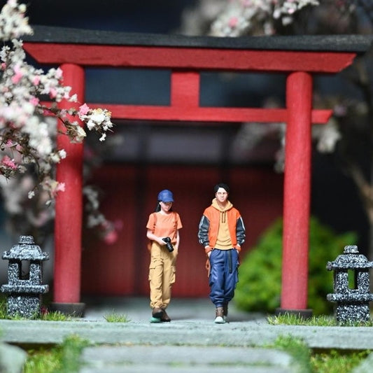 [ Pre-order ] EHC2025092603 EHC Model 1:64 Travel Photography Duo Orange Couple Figure