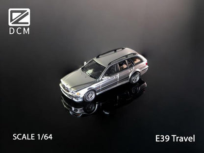 [ Pre-order ] DCM 1:64 E39 Touring Brilliant Silver