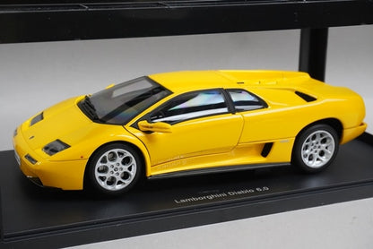 1:18 AUTOart 74526 Lamborghini Diablo 6.0 Yellow model car