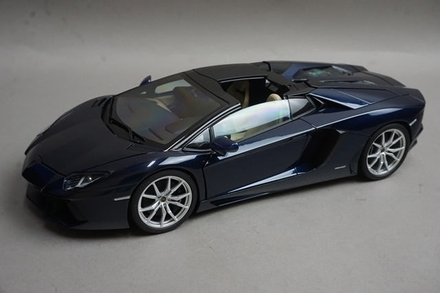 1:18 AUTOart 74698 Lamborghini Aventador LP700-4 Roadster Metallic Dark Blue model car