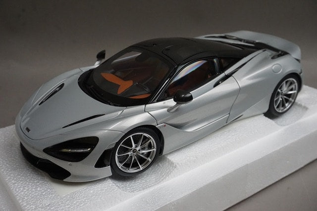 1:18 AUTOart 76071 McLaren 720s Metallic White model car