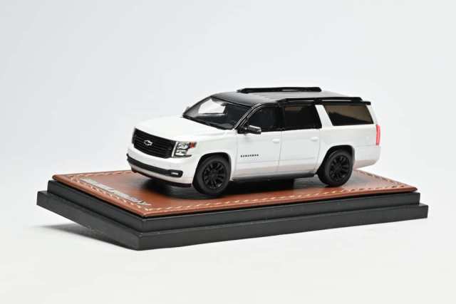 [ Pre-order ] GOC 1:64 Chevrolet Suburban in Pearl White Panda Color