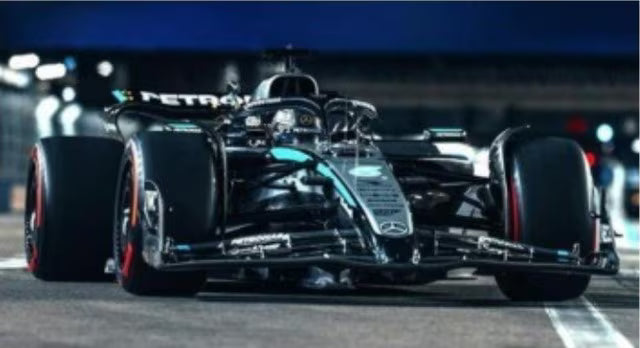 [ Pre-order ] S9670 Spark 1:43 Mercedes AMG Petronas F1 Team W16e Las Vegas GP 2025 2nd place - 150th GP's G. Russell #63