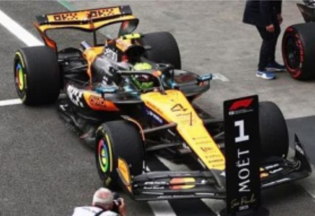[ Pre-order ] S9675 Spark 1:43 McLaren MCL39 F1 Brazil GP 2025 Winner L. Norris #4 with number board