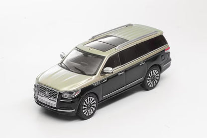 [ Pre-order ] KS-056-604 Shadow Pro 1:64 Lincoln Navigator Gold Black (LHD)