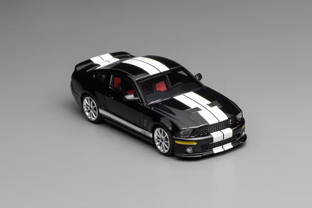 GL-1251005B MOTORHELIX 1:64 Ford Mustang Shelby GT500 2007 Ebony Black White Double Stripes