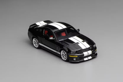 GL-1251005B MOTORHELIX 1:64 Ford Mustang Shelby GT500 2007 Ebony Black White Double Stripes