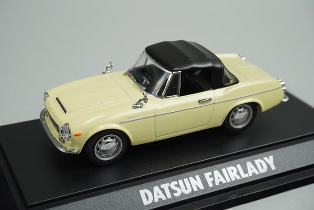1:43 EBBRO 43037 Nissan Datsun Fairlady SP1600 Ivory