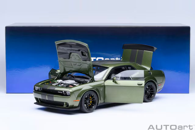 [ Pre-order ] 71761 AUTOart 1:18 Dodge Challenger SRT Jailbreak 2022 (Metallic Green with Carbon Black Stripes <F8 GREEN>)