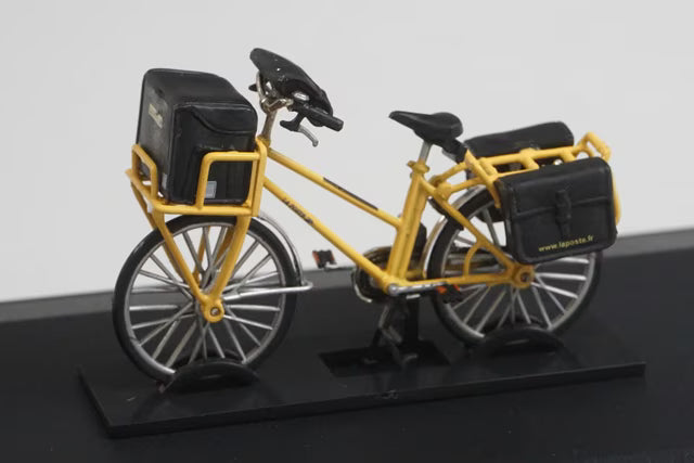 1:32 Universal Hobbies E5622 Postman's Bicycle 2004