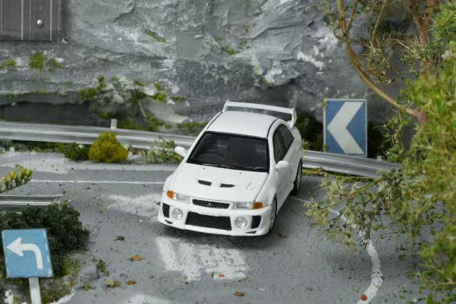 [ Pre-order ] M64103 MOTORHELIX 1:64 Mitsubishi Lancer Evolution V GSR Scotia White