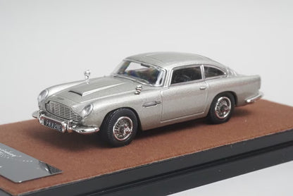 6250941S XiaoGuang MODEL 1:64 Aston Martin DB5 (007 version) Silver