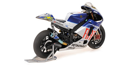 [ Back-order ] MINICHAMPS 122093246 1:12 Yamaha YZR-M1 Rossi 2009 World Champion Weatherlyn