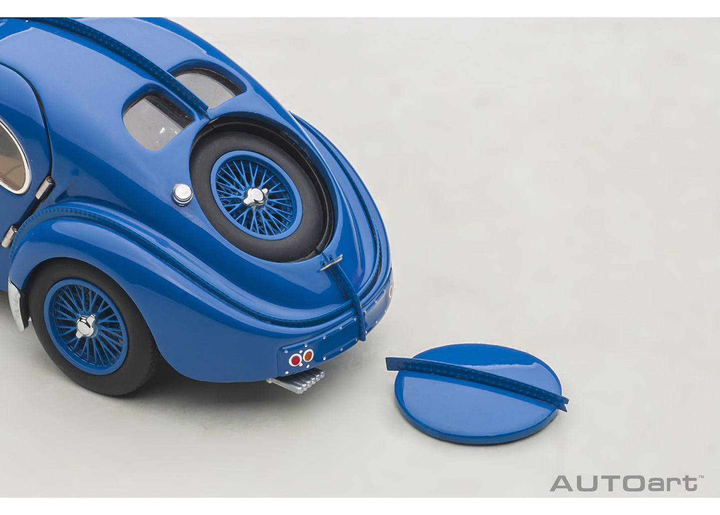 [Back-order] AUTOart 50947 1:43 Bugatti Type 57SC Atlantic 1938 (Blue/Wire Spoke Wheels)