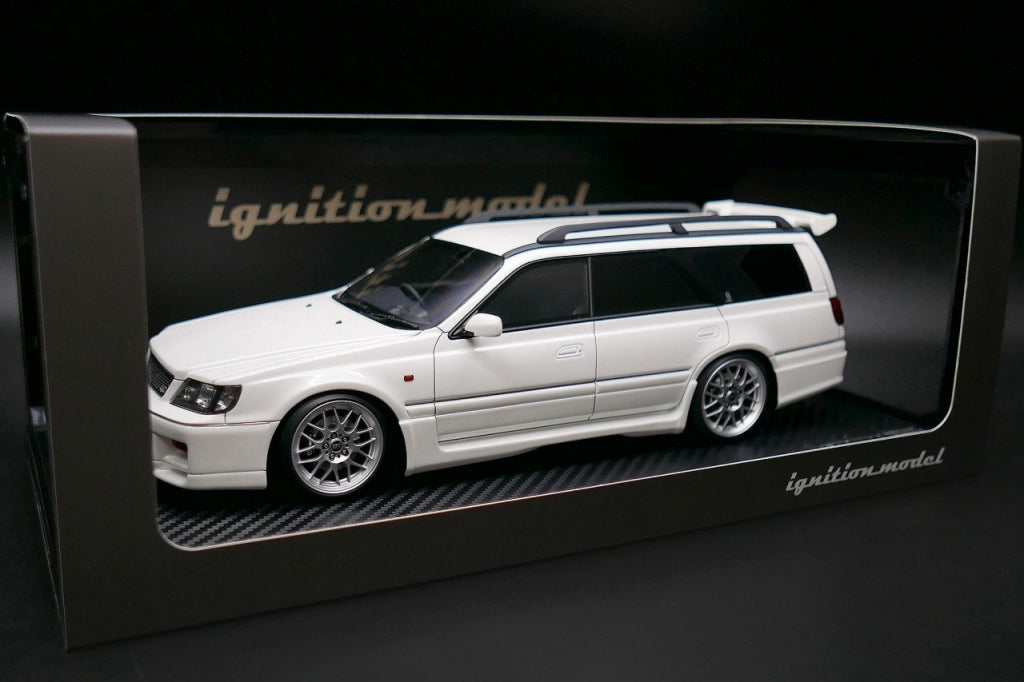 [Back-order] ignition model IG2885 1:18 Nissan STAGEA 260RS (WGNC34) Pearl White