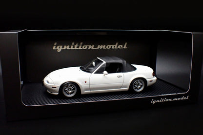 [Back-order] ignition model IG3195 1:18 Eunos Roadster (NA) White