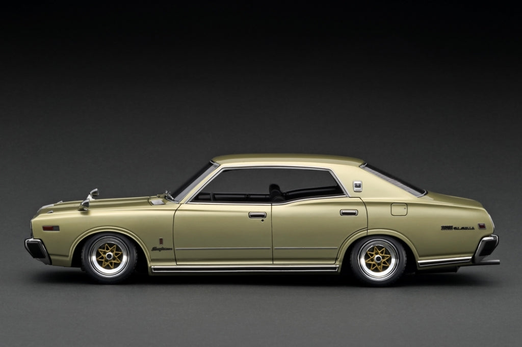 [ Pre-order ] IG3554 ignition model 1:18 Nissan Gloris Brougham (330) Gold