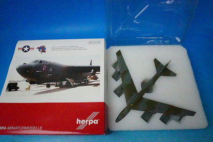 1:200 B-52G Stratofortress, USAF 416th Bombardment Wing, Griffiss AFB #58-0164 "SAC Time" 556972 Herpa airplane model