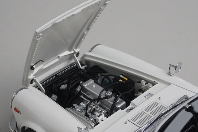 1:18 AUTOart 77433 Datsun Fairlady 2000 SR311 White model car