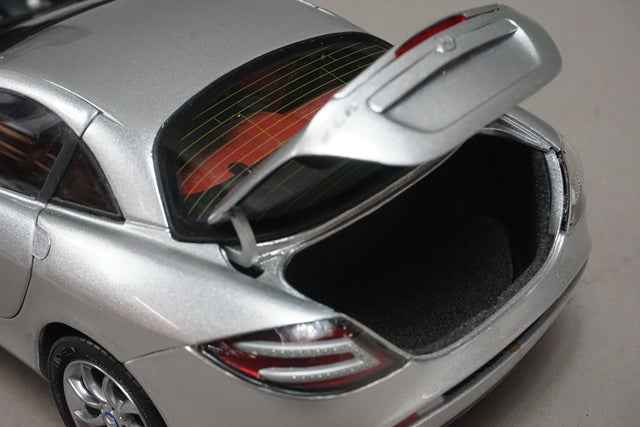 1:18 CMC M-045E Mercedes Benz SLR McLaren 2003 Silver