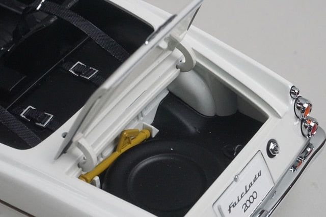 1:18 AUTOart 77433 Datsun Fairlady 2000 SR311 White model car