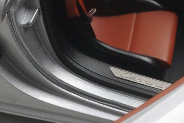 1:18 AUTOart 78041 Porsche Carrera GT Silver model car