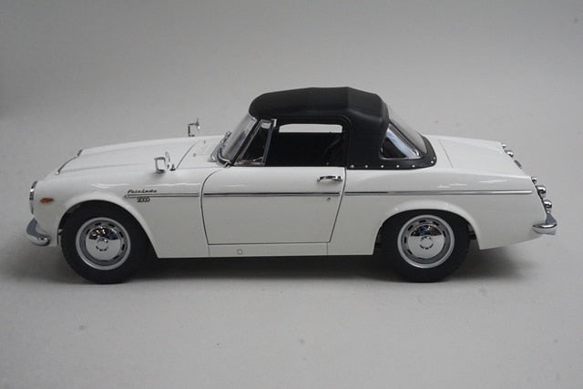 1:18 AUTOart 77433 Datsun Fairlady 2000 SR311 White model car