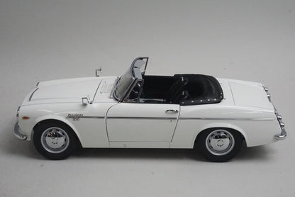 1:18 AUTOart 77433 Datsun Fairlady 2000 SR311 White model car