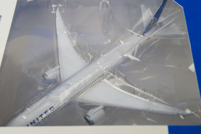 533041 1:500 B787-10 UNITED Airlines N14001 Herpa airplane model