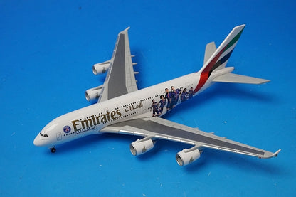1:500 A380-800 Emirates Paris Saint-Germain A6-EOT 529440 Herpa airplane model