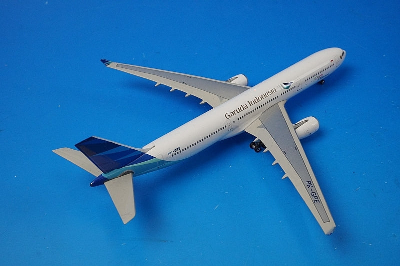 1:400 A330-300 Garuda Indonesia PK-GPE 10568 Phoenix airplane model